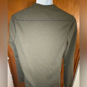 Express Mens Stretch Moisture Wicking Olive Tee Shirt Sz. M